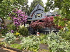 Cozy PDX Hideout, Ideal Location
